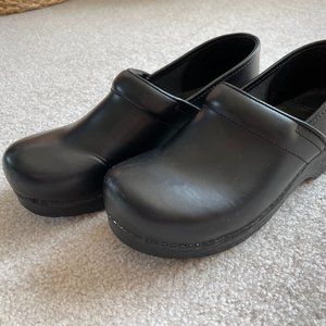 Dansko Professional Box Leather Clog Size 40 (9.5)